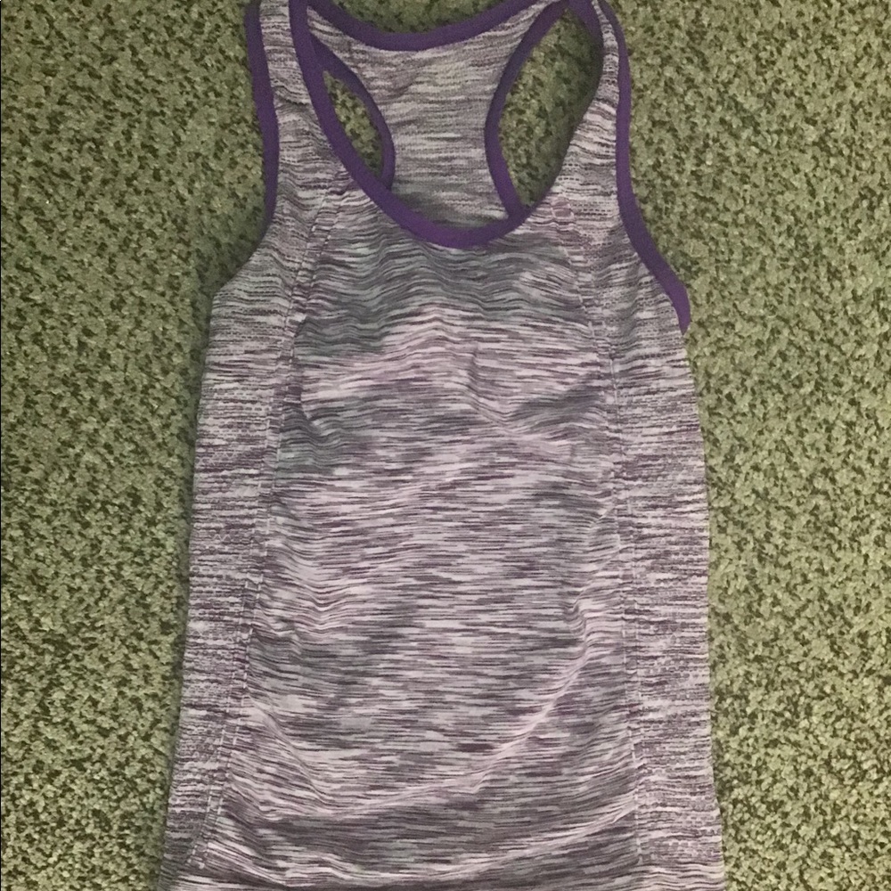 Form fitting workout tank top